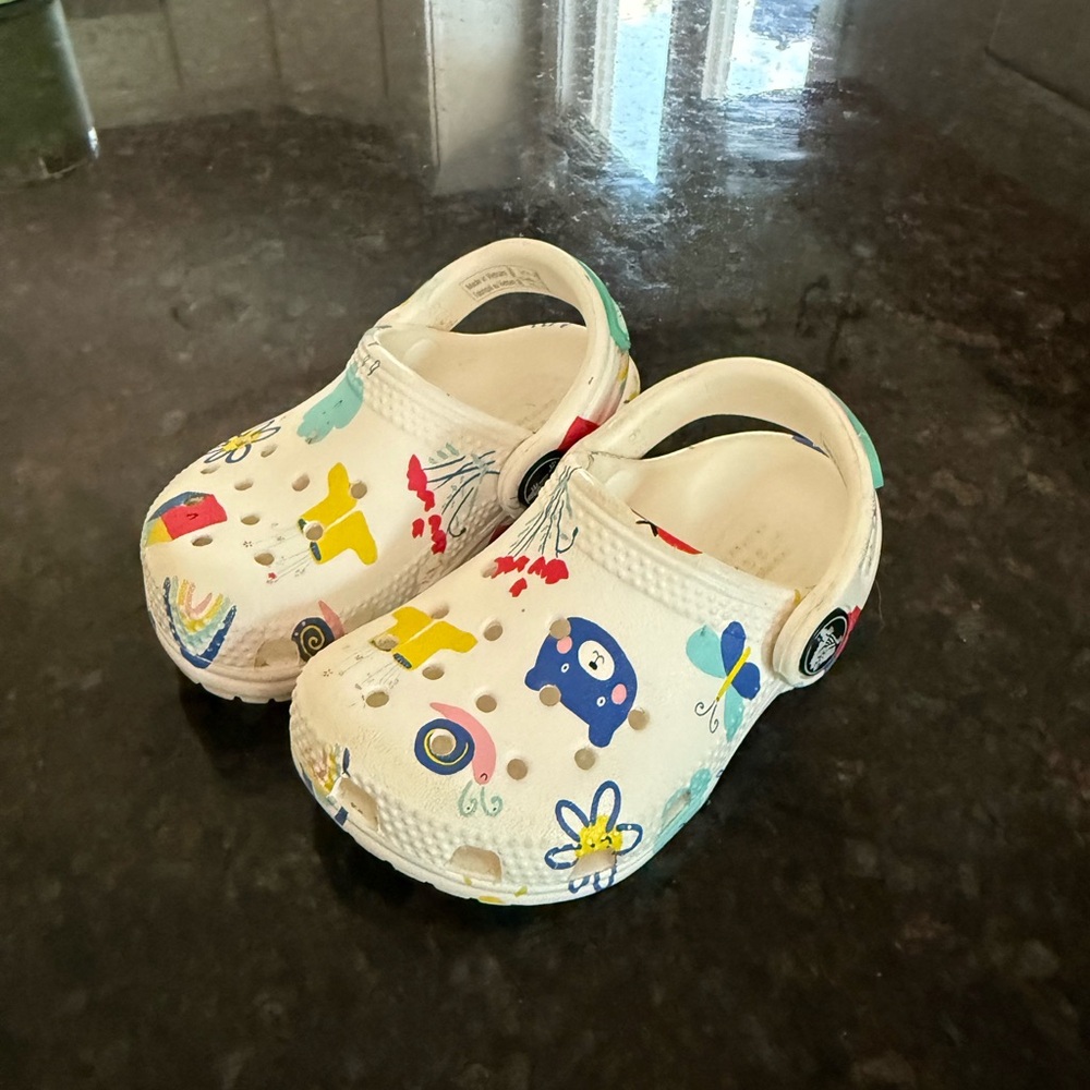 CROCS Kids White and Multicolor Sandals